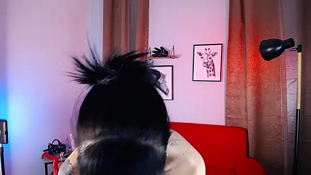 Snapshot of DakariaHills_ chatting on 10.22.25 DakariaHills online show from 10.22.25