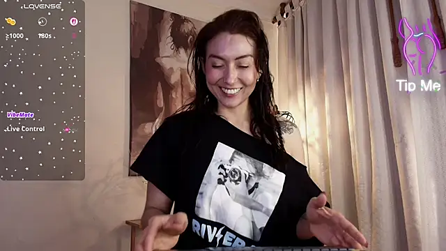 Snapshot of siren_indira_ chatting on 06.10.26 siren indira online show from 06.10.26