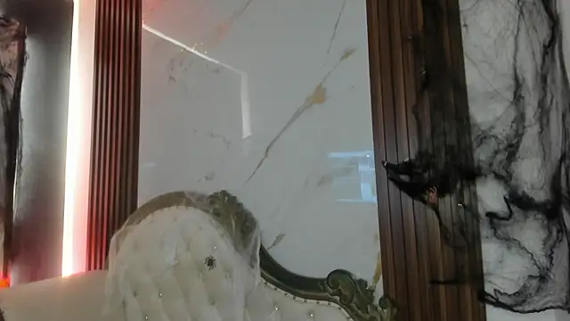 Snapshot of CoralieBronson chatting on 10.26.25 CoralieBronson online show from 10.26.25