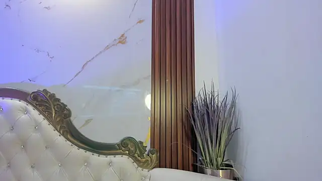 Snapshot of CoralieBronson chatting on 11.12.25 CoralieBronson online show from 11.12.25