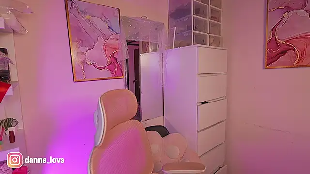 Dannaa Lovs online show from 09.08.25