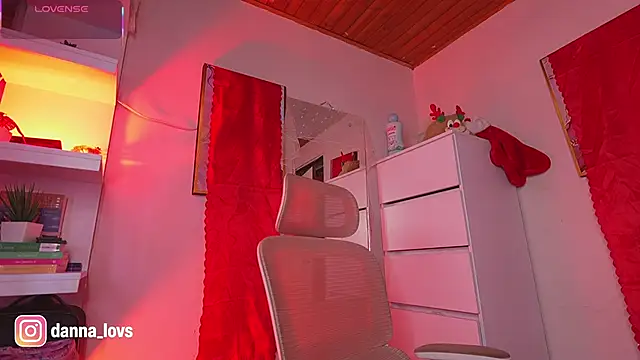 Snapshot of Dannaa_Lovs chatting on 12.16.25 Dannaa Lovs online show from 12.16.25