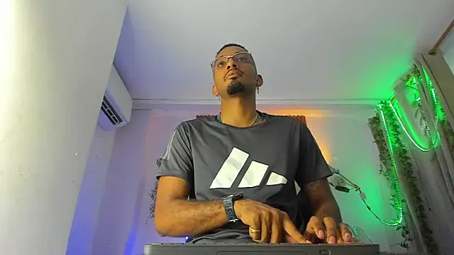 Darwin mayo online show from 04.07.26