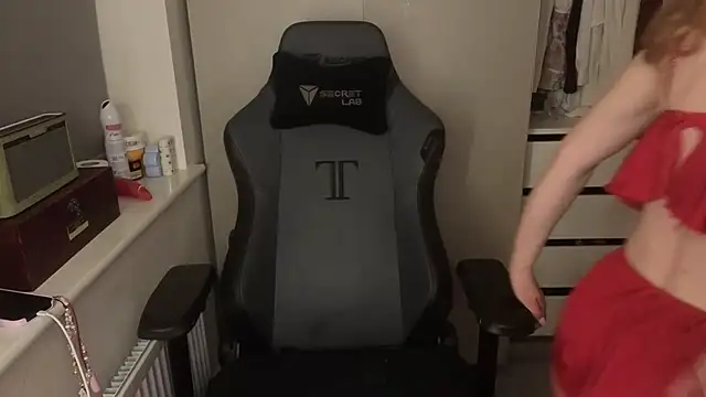 Snapshot of Lilly-Luscious chatting on 12.15.25 Lilly-Luscious online show from 12.15.25