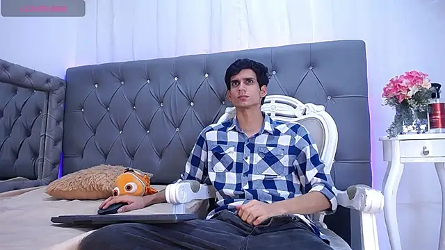 Sebalexis7 online show from 10.22.25