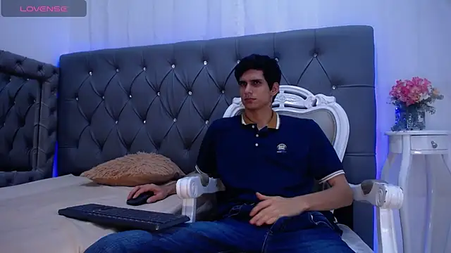 Sebalexis7 online show from 10.28.25