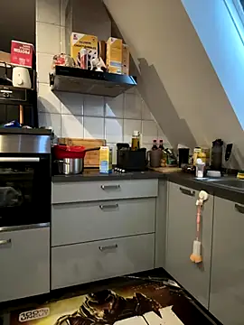 Snapshot of SweetTeenGirl chatting on 10.08.25 SweetTeenGirl online show from 10.08.25