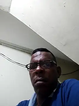 Snapshot of gonzalo-1 chatting on 10.15.25 gonzalo-1 online show from 10.15.25