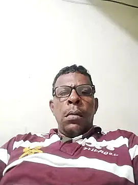 Snapshot of gonzalo-1 chatting on 12.18.25 gonzalo-1 online show from 12.18.25