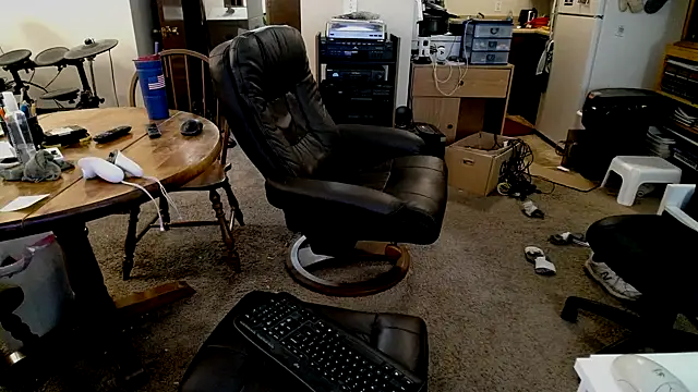 Snapshot of havethickcock chatting on 10.18.25 havethickcock online show from 10.18.25