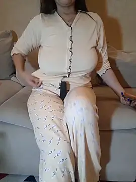 Snapshot of Rubi_9ahbouna chatting on 10.15.25 Rubi 9ahbouna online show from 10.15.25