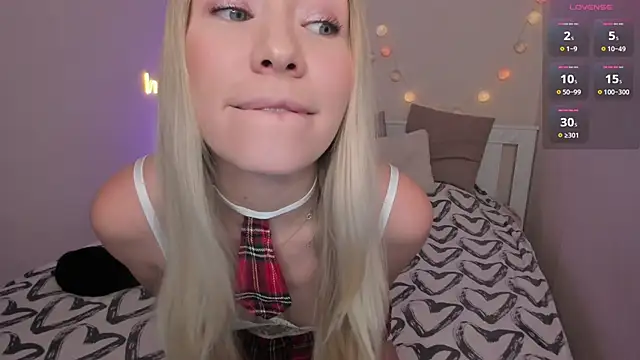 Snapshot of DanaCandy chatting on 03.22.25 DanaCandy online show from 03.22.25