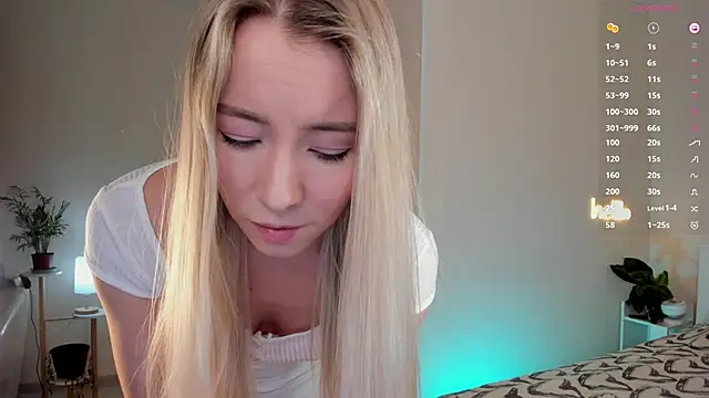 Snapshot of DanaCandy chatting on 11.27.25 DanaCandy online show from 11.27.25