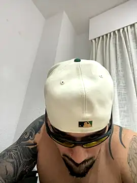 Snapshot of penebunny chatting on 12.15.25 penebunny online show from 12.15.25