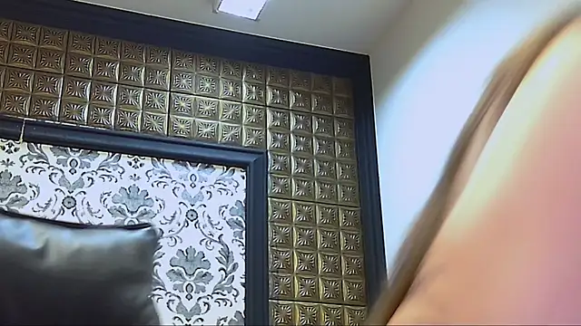 Snapshot of LissaBigTitts chatting on 11.22.25 LissaBigTitts online show from 11.22.25