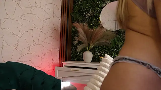 Snapshot of angel_wow_ chatting on 01.15.26 angel wow online show from 01.15.26