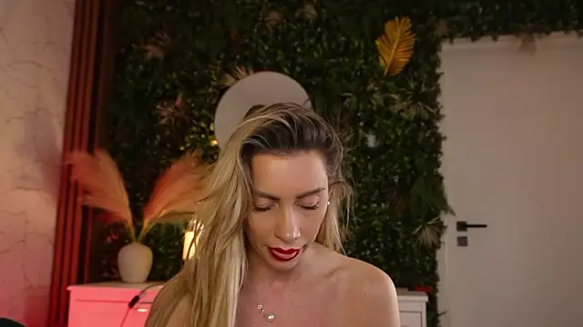 Snapshot of angel_wow_ chatting on 02.13.26 angel wow online show from 02.13.26