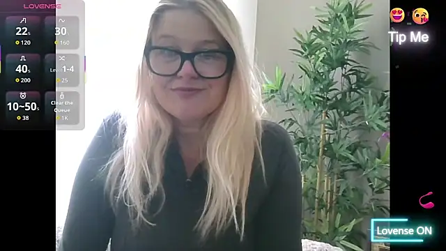 SuzieSub online show from 10.22.25