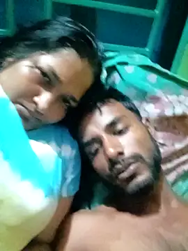 Snapshot of Hotty-couple063 chatting on 09.24.25 Hotty-couple063 online show from 09.24.25