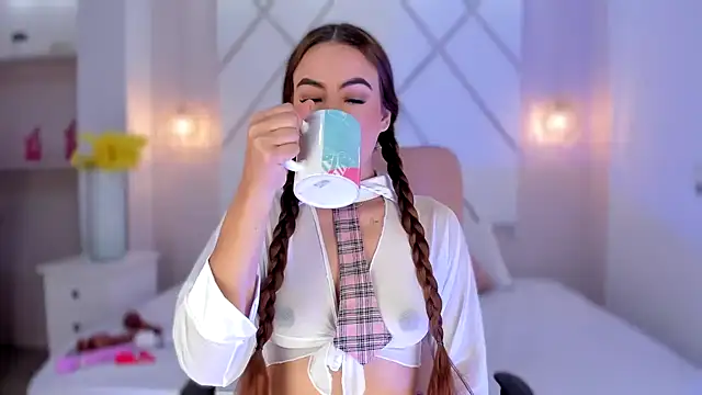 isabellashine online show from 12.04.25