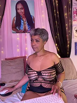 Snapshot of skarlleth_11 chatting on 11.20.25 skarlleth 11 online show from 11.20.25