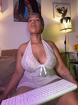 Snapshot of skarlleth_11 chatting on 02.13.26 skarlleth 11 online show from 02.13.26