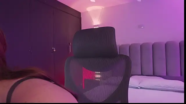 Snapshot of AlliceLover chatting on 11.26.25 AlliceLover online show from 11.26.25