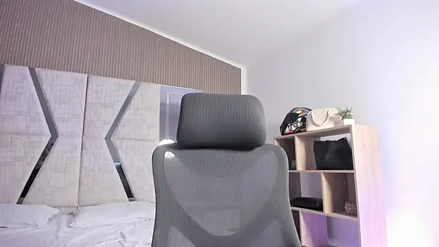 Snapshot of AlliceLover chatting on 12.14.25 AlliceLover online show from 12.14.25