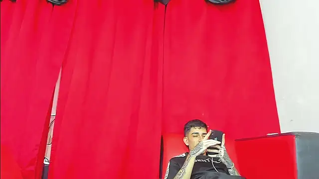 extreme hot crazy online show from 12.15.25