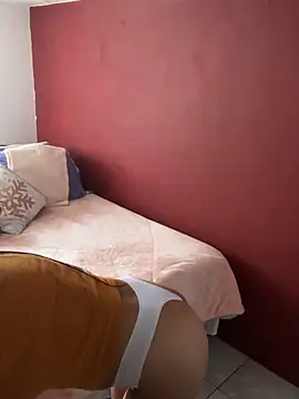 Snapshot of Bamby_milflatina chatting on 10.10.25 Bamby milflatina online show from 10.10.25