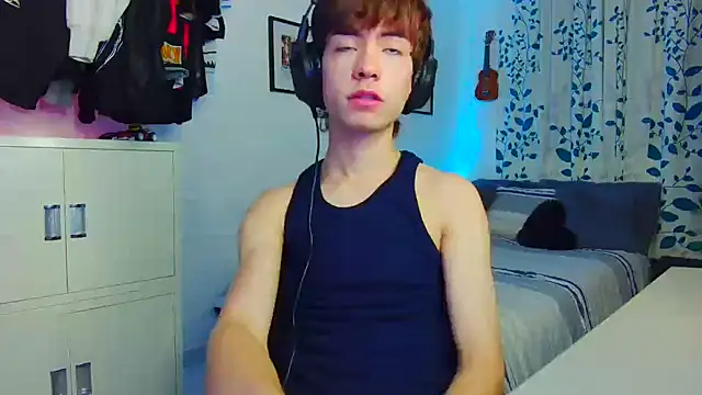 Snapshot of Tonerii chatting on 09.10.25 Tonerii online show from 09.10.25