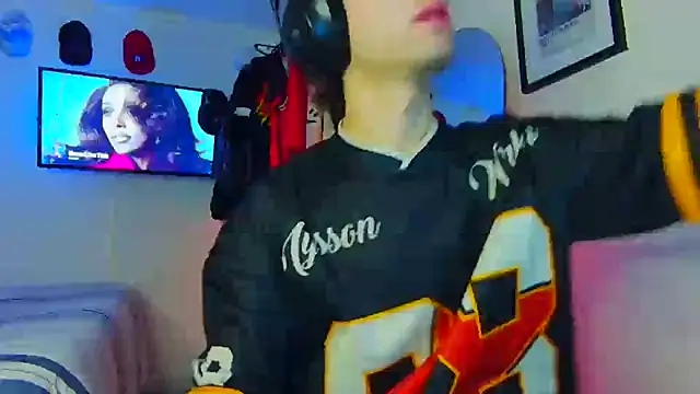 Snapshot of Tonerii chatting on 09.27.25 Tonerii online show from 09.27.25