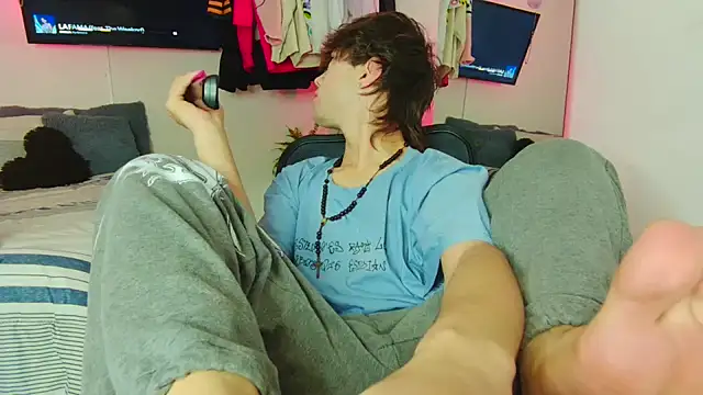 Snapshot of Tonerii chatting on 10.11.25 Tonerii online show from 10.11.25