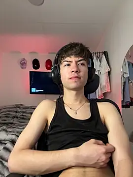 Snapshot of Tonerii chatting on 10.19.25 Tonerii online show from 10.19.25