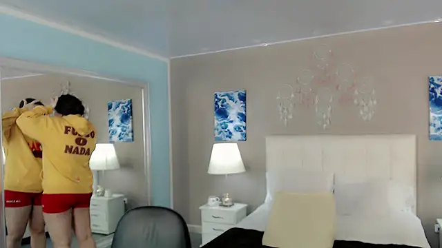 Snapshot of maddissonivanova chatting on 10.24.25 maddissonivanova online show from 10.24.25