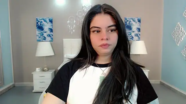 Snapshot of maddissonivanova chatting on 10.24.25 maddissonivanova online show from 10.24.25