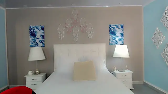 Snapshot of maddissonivanova chatting on 10.27.25 maddissonivanova online show from 10.27.25