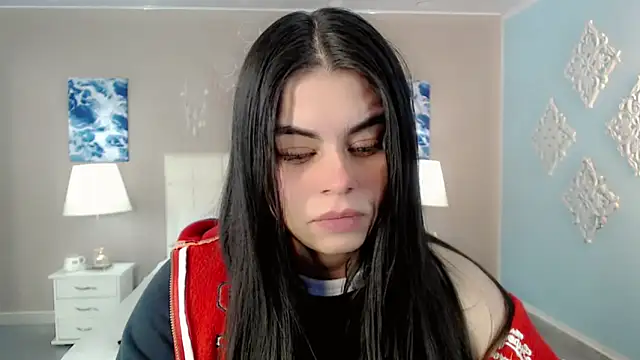 Snapshot of maddissonivanova chatting on 10.29.25 maddissonivanova online show from 10.29.25