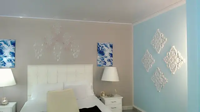 Snapshot of maddissonivanova chatting on 10.30.25 maddissonivanova online show from 10.30.25