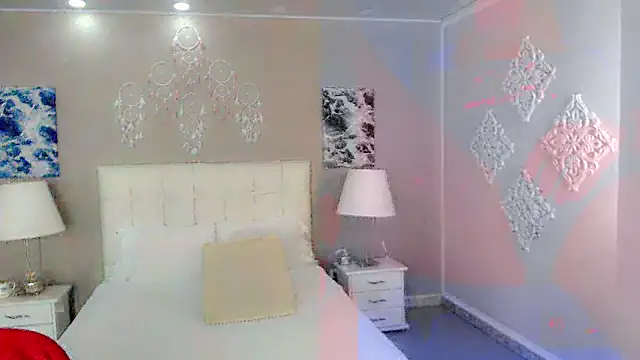 Snapshot of maddissonivanova chatting on 10.31.25 maddissonivanova online show from 10.31.25