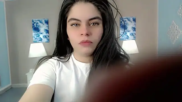 Snapshot of maddissonivanova chatting on 11.15.25 maddissonivanova online show from 11.15.25