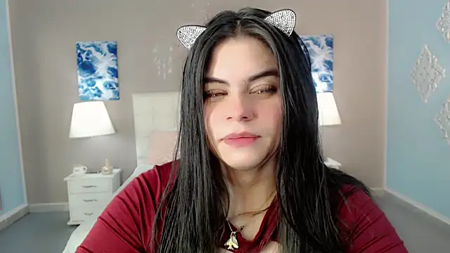 Snapshot of maddissonivanova chatting on 11.17.25 maddissonivanova online show from 11.17.25