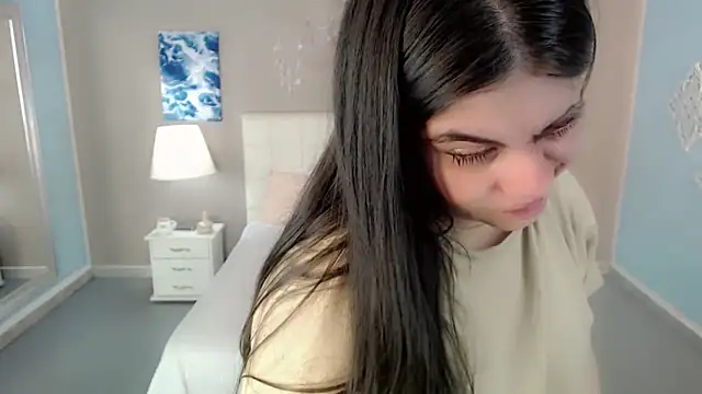 Snapshot of maddissonivanova chatting on 11.17.25 maddissonivanova online show from 11.17.25