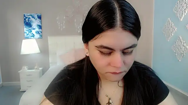 Snapshot of maddissonivanova chatting on 11.18.25 maddissonivanova online show from 11.18.25