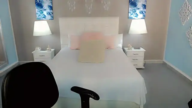 Snapshot of maddissonivanova chatting on 11.22.25 maddissonivanova online show from 11.22.25