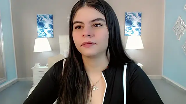 Snapshot of maddissonivanova chatting on 11.25.25 maddissonivanova online show from 11.25.25