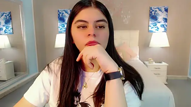 Snapshot of maddissonivanova chatting on 11.28.25 maddissonivanova online show from 11.28.25