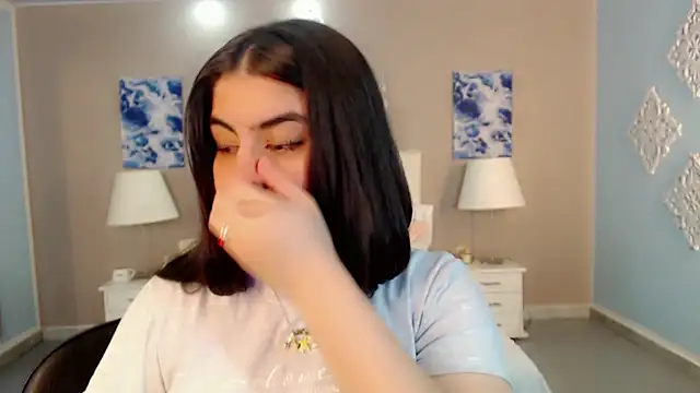 Snapshot of maddissonivanova chatting on 11.30.25 maddissonivanova online show from 11.30.25