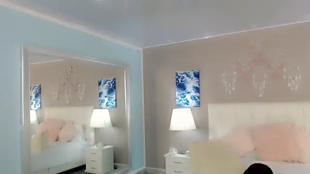 Snapshot of maddissonivanova chatting on 12.01.25 maddissonivanova online show from 12.01.25