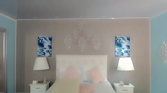 Snapshot of maddissonivanova chatting on 12.02.25 maddissonivanova online show from 12.02.25